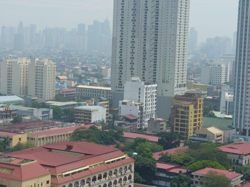 Mch Suites At Robinson'S Place Residences Manila Exterior photo